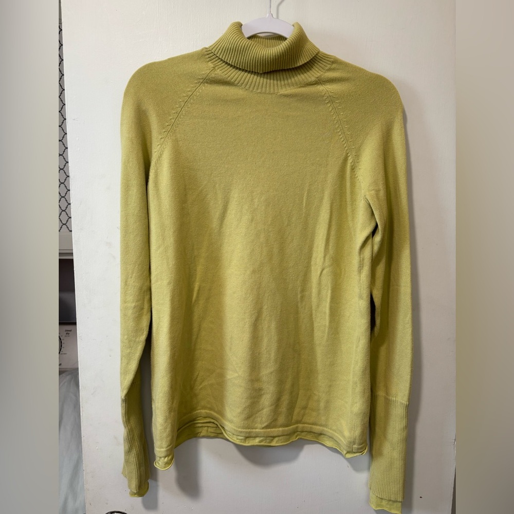 Athleta M Long Sleeve Turtleneck Shirt Sweater Top Yellow Green Size M